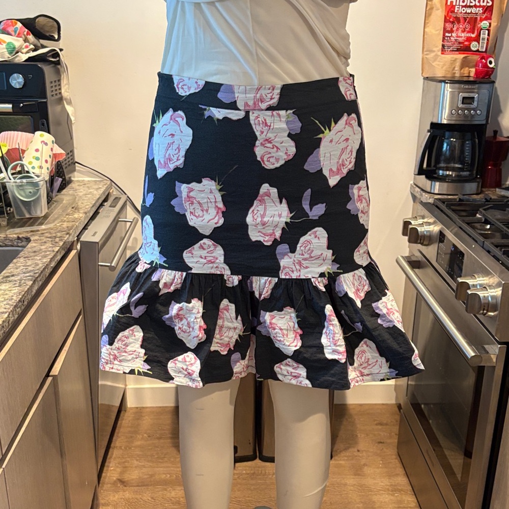 Elegant Black Floral Mini Skirt